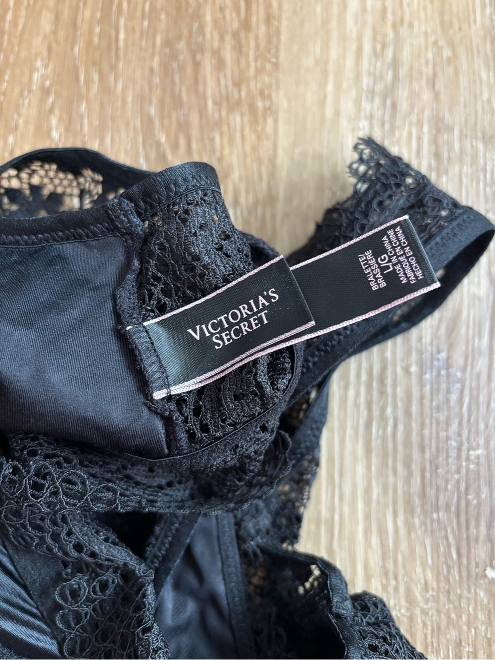 Victoria's Secret Black Lace Bralette with Scalloped Edges Large - Picture 4 of 5